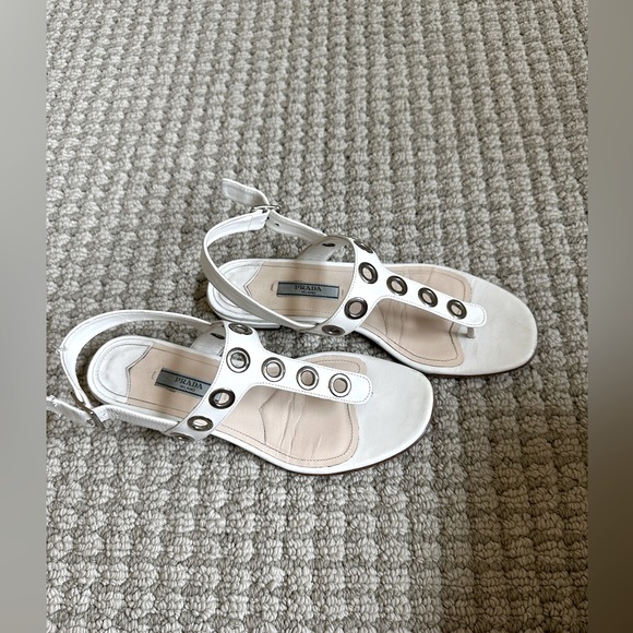 GORGEOUS PRADA WHITE LEATHER SANDALS. SIZE 35.5. - Picture 2 of 5